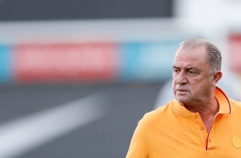 <p><b><i>Fotomaç'ın haberine göre; </i></b>Steven Gerrard gibi yolun başında olan bir hoca ve görece daha düşük bütçeli bir takıma elenmek teknik direktör Fatih Terim'i oldukça kızdırdı.</p>