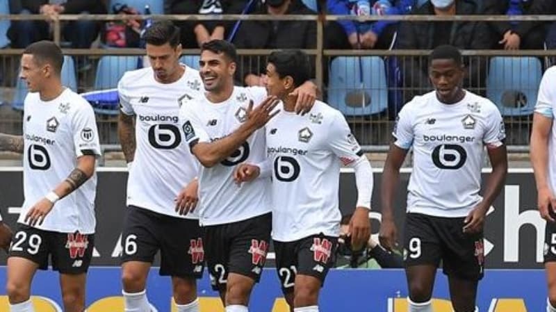 <p>Burak Yılmaz'ın golünün ardından Lille, Twitter hesabından Türkçe bir şekilde 'Kral' yazarken Türkiye bayrağı emojisi kullandı.</p>