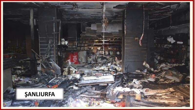 <p>Diyarbakır'da düzenlenen izinsiz gösterilerde PKK'lı teröristlerce yakılan ve kullanılamaz hale getirilen Ziya Gökalp Müzesi, Kültür ve Turizm Bakanlığı ile Türkiye Seyahat Acentaları Birliği (TÜRSAB) arasında imzalanan protokolle restore edildi.</p><p>TÜRSAB sponsorluğunda 1 milyon 814 bin lira bütçe ile 2016 yılında restorasyon çalışmaları tamamlanan müze binası, teşhir için son teknoloji ile donatılmış şekilde Bakanlığa teslim edildi.</p><p>Kültür ve Turizm Bakanlığı tarafından teşhir ve tanzim için 1 milyon 490 bin lira harcanan müze, yürütülen çalışmalarla yeniden ziyaretçilerini ağırlıyor.</p>