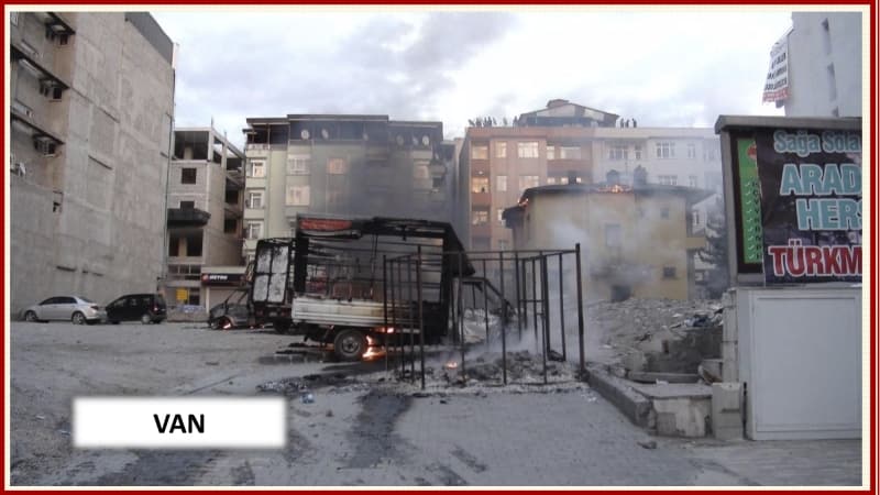 <p>7 ilde düzenlenen operasyonda terörle mücadele ekiplerince 20 zanlı yakalandı. Emniyetteki işlemlerin ardından sevk edildikleri adliyede mahkemeye çıkarılan şüphelilerden HDP'li Kars Belediye Başkanı Ayhan Bilgen ile Nazmi Gür, Ayla Akat Ata, Emine Ayna, Emine Beyza Üstün, Bircan Yorulmaz, Bülent Barmaksız, Can Memiş, Dilek Yağlı, Günay Kubilay, Zeki Çelik, Ali Ürküt, Pervin Oduncu, Alp Altınörs, Berfin Özgü Köse, Cihan Erdal ve İsmail Şengün tutuklandı. </p>