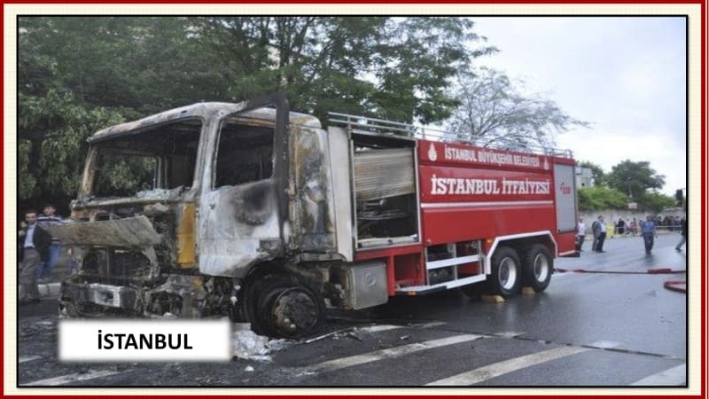 <p>Diyarbakır'daki izinsiz gösterilerde Yasin Börü, Ahmet Dakak, Riyat Güneş ve Hasan Gökguz'un öldürülmesiyle ilgili 41 sanıktan 16'sı 'canavarca hisle veya eziyet çektirerek öldürme' ile 'devletin birliğini ve ülke bütünlüğünü bozmak' suçlarından beşer kez ağırlaştırılmış müebbet, 2'si ağırlaştırılmış müebbet hapis cezasına çarptırıldı. Suç tarihinde yaşı 18'den küçük olan 6 çocuğa ise 110'ar yıl hapis cezası verildi.</p>