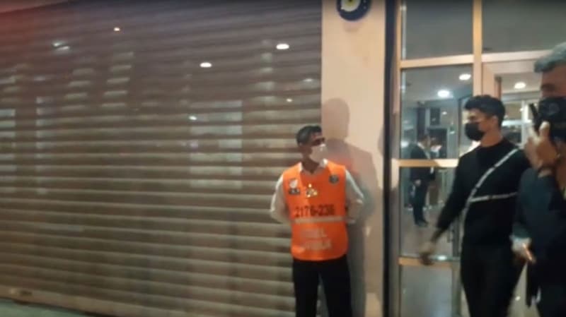 <p>Oyuncunun menajerinin taraflar arasında anlaşma zemini oluşturmak için temaslarına devam ettiği belirtildi. </p>