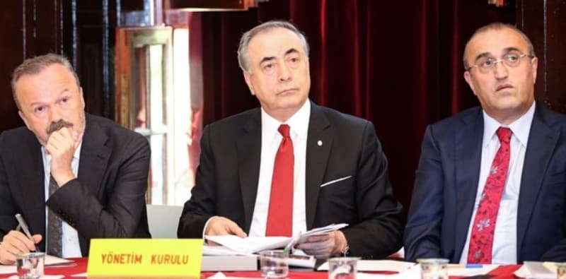 <p>Dün yaz döneminin transfer sezonu kapanırken, Galatasaray yönetiminden taraftarlarını mutlu edecek bir yıldız ya da yıldızların KAP’a bildirimi gerçekleşmedi.</p>
