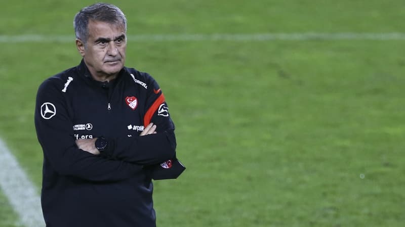 <p>A Milli Takım'da ikinci dönemini geçiren Güneş, 46'sı resmi, 18'i özel 64 maçta görev yaptı. Bu karşılaşmalarda 32 galibiyet, 16 beraberlik ve 16 yenilgi yaşadı. 94 gol atıp, kalesinde 55 gole engel olamadı.</p>