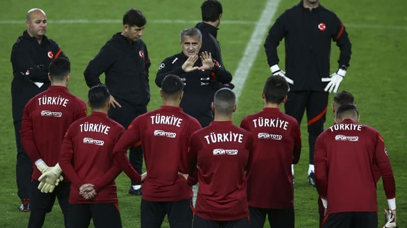 <p>A Milli Futbol Takımı, Almanya karşılaşmasıyla birlikte 581. kez sahaya çıkacak.</p>