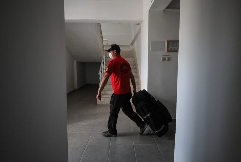 <p>Boulma olsun, suda kaybolma olsun gelen ekibe olay yerini tam olarak aktaracak ve zaman kaybn nleyecek hatta yardm edecek mutlaka biri olmal.</p>