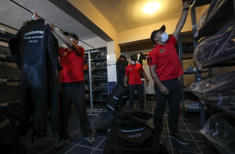 <p>Bu gibi olaylarda bizler zamanla yaryoruz.</p>