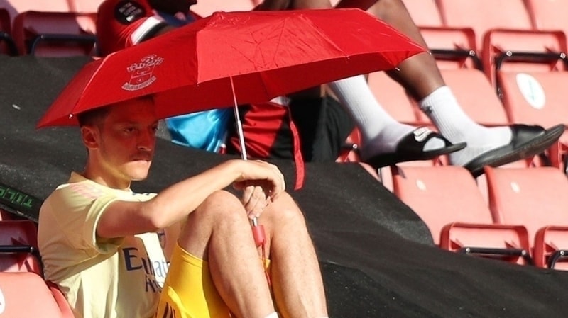 <p>Ancak g�r�nen o ki �zil'in d�zenli olarak oynama �ans� Arteta'n�n bu karar�yla daha da azald�.</p>