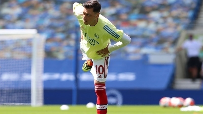 <p>Bu oyunculardan biri de bu sezon �imdiye kadar kadroda hi� yer almayan Mesut �zil'di.�</p>