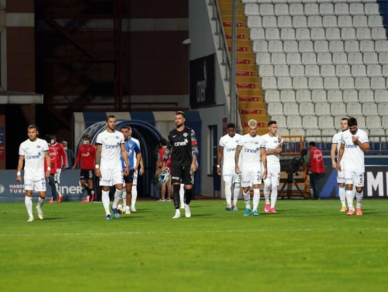 <p>Bana sorarsanız kaçtı! </p>