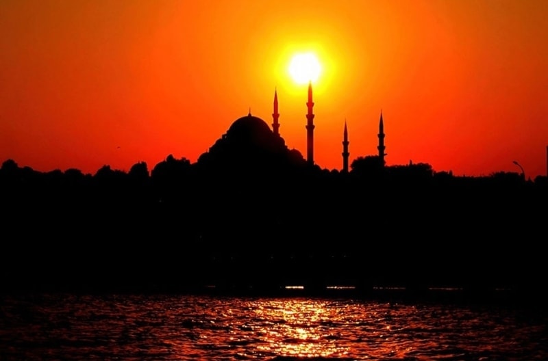 <p><b><i>'Âmâ'ya veya yol sorana yol göstermen, sadakadır. Güçsüz birine yardım etmen, sadakadır. Konuşmakta güçlük çekenin meramını ifade edivermen sadakadır.'</i></b> Hadis-i Şerif</p><p><br></p><p>HAYIRLI CUMALAR</p>