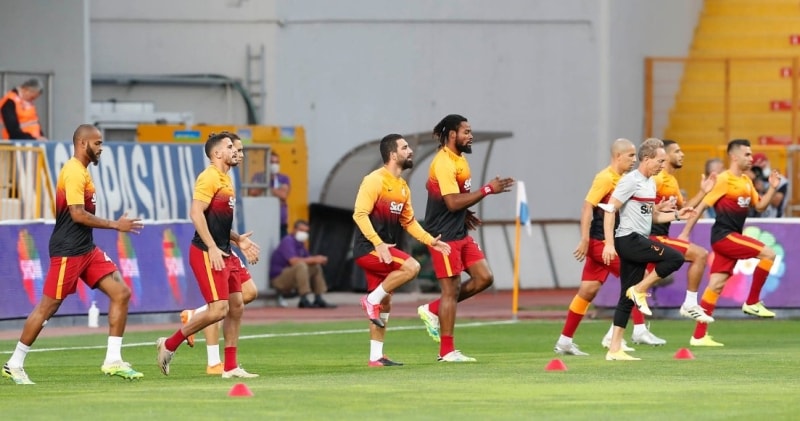 <p><b>4 MİLYON EURO AŞTI!</b></p><p><b><i><br></i></b></p><p><b><i>Sabah'ın haberine göre;</i></b> 2 sene sonra Devler Ligi pastasından mahrum kalan ve corona virüsü sürecinde tribün gelirinden de olan kulübün finansal tablosu incelendiğinde 14 milyon euro zarar söz konusu.</p>