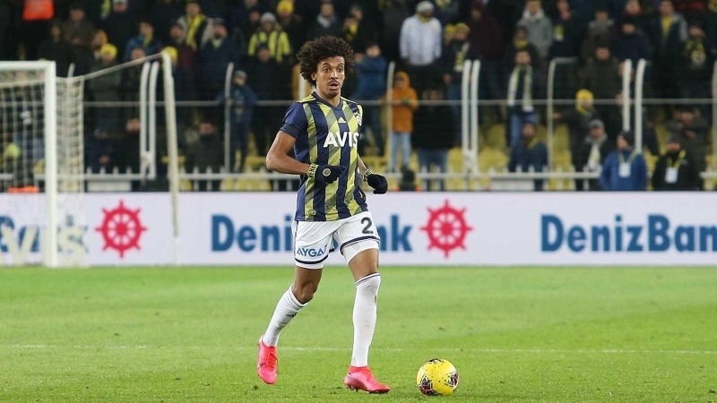 <p><b>GUSTAVO DE����LMEZ</b></p><p><br></p><p>Rekabette en rahat isim Sambac� olabilir. Luis Gustavo sezona �ok iyi ba�lad�.</p>