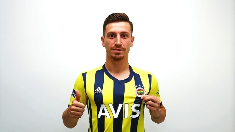 <p><b>MERT HAKAN 11'� �ST�YOR</b></p><p><br></p><p>Sezonun fla� transferlerinden olan y�ld�z futbolcunun en b�y�k �anss�zl���, lig ba�lamadan hemen �nce sakatlanmas�yd�.�</p>
