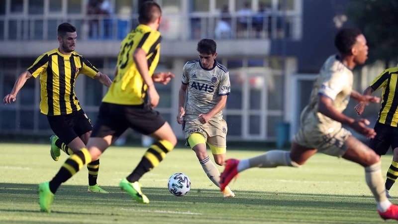 <p>�lk 4 haftada sadece Karag�mr�k ma��nda kadroya al�nan 17 ya��ndaki oyuncu i�in bu sezon s�re almas� �ok daha zor g�r�n�yor.</p><p><br></p><p>Sporx</p>