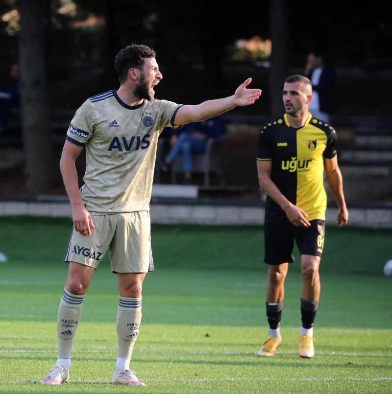 <p>Konuk stanbulspor ise Alperen Uysal, Patrick, Welington, Mehmet Yeil, Ali Yaar, Onur Ergn, Egehan Gk, Eslem ztrk, Rroca, Abazaj, Papa ilk 11’iyle sahada yer ald.</p>