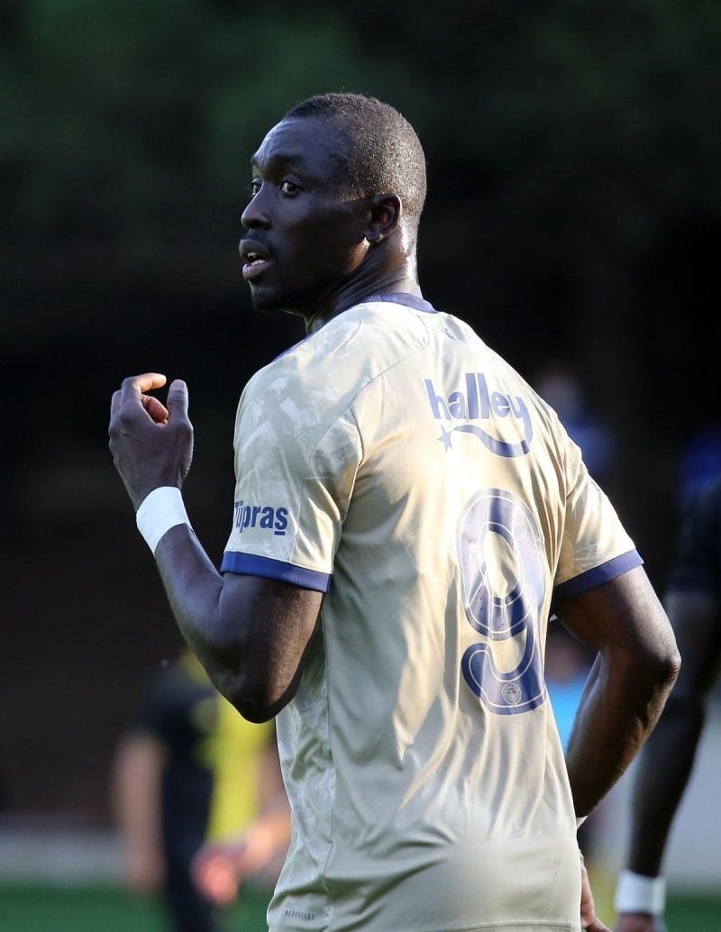 <p>Msabakann ilk yars 2-1’lik stanbulspor stnlyle sonuland.</p>