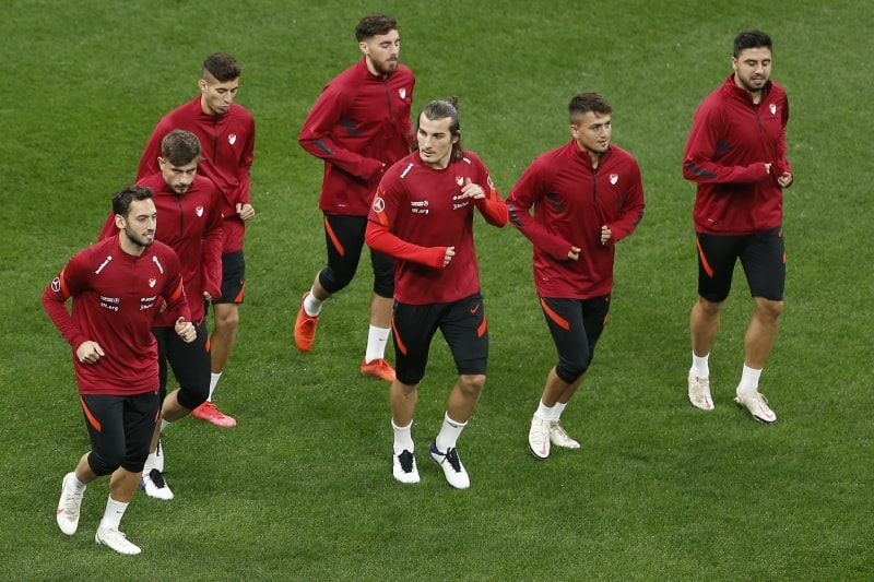 <p>İkinci sıradaki Macaristan ise 3 puana sahip. Grupta Türkiye ve Sırbistan'ın ise birer puanı bulunuyor.</p>