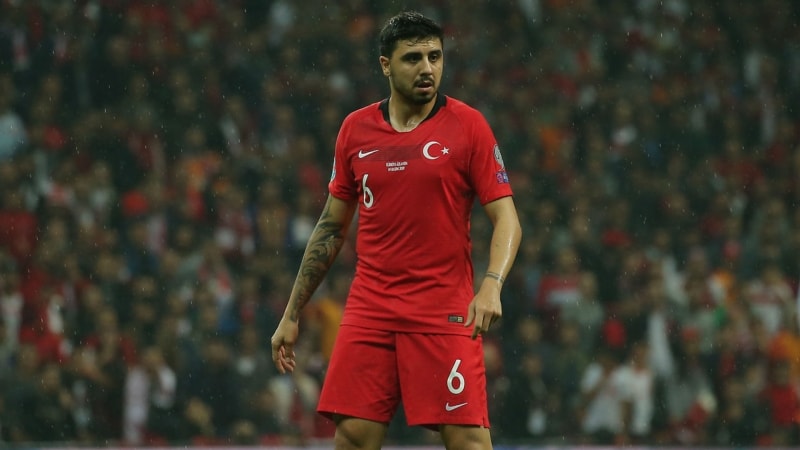 <p>Ozan Tufan</p>