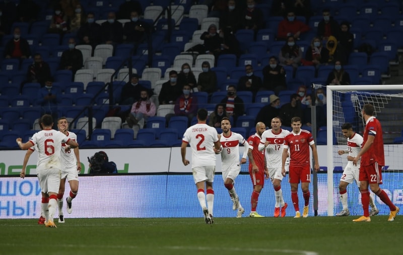 <p>'Cengiz sakatlıktan yeni çıkmasına rağmen, Yuriy Jirkov'un kanadını karıştırmayı başardı' </p>