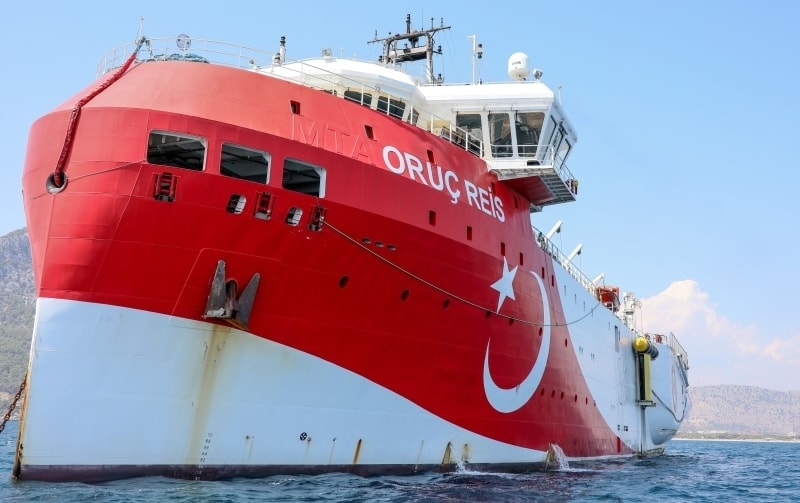 <p> Tam donanımlı ve çok amaçlı dünyadaki 5-6 araştırma gemisinden biri olan gemide, 2 ve 3 boyutlu sismik, gravite, manyetik olarak jeofizik araştırması yapılabiliyor. </p>