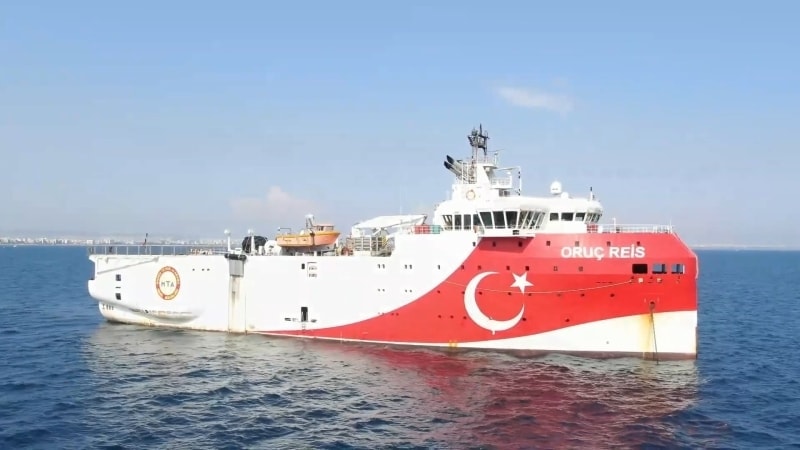 <p>Kurum personeline 2B/3B sismik veri işlem yetkinliği kazandırmak üzere sağlanan eğitim sayesinde, toplanan sismik verilerin veri işlemi konusunda dışa bağımlılığın ortadan kaldırılması hedefleniyor.</p>