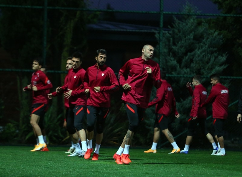 <p>nc grupta, drdnc malar ncesinde Rusya 7 puanla lider durumda bulunuyor. kinci sradaki Macaristan ise 6 puana sahip. Grupta Trkiye 2 puanla n srada yer alrken, Srbistan ise 1 puan ile son srada bulunuyor.</p>