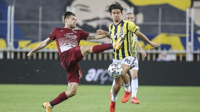 <p><b>YÜZDE 30 FERDİ</b><br></p><p><br></p><p>Sezona 11'de başladı, sonrasında yerini kaybetti. Hollanda U21 Takımı'ndaki başarılı performansı ve Thiam'daki düşüş sayesinde yeniden ilk 11'e dönebilir. Ancak milli takımdan geç dönmesi dezavantaj.</p>