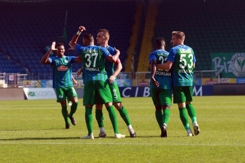 <p>18. dakikada Abdullah Durak'n ceza sahas ierisine uzun pasnda Fernando'nun kontrol edip sa aya ile plase vuruunda top filelere gitti: 1-2</p>