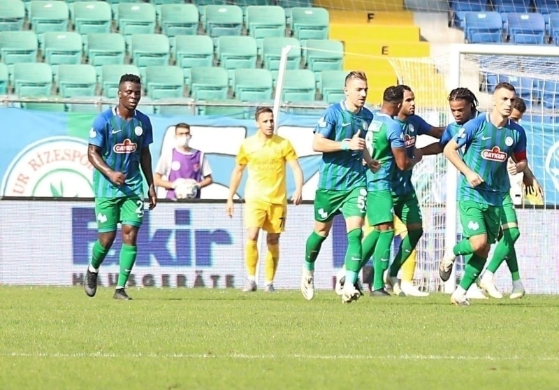 <p>55. dakikada yeniden penalt at iin topun bana geen Remy'nin vuruunda mein yuvarlak filelere gitti: 3-3</p>