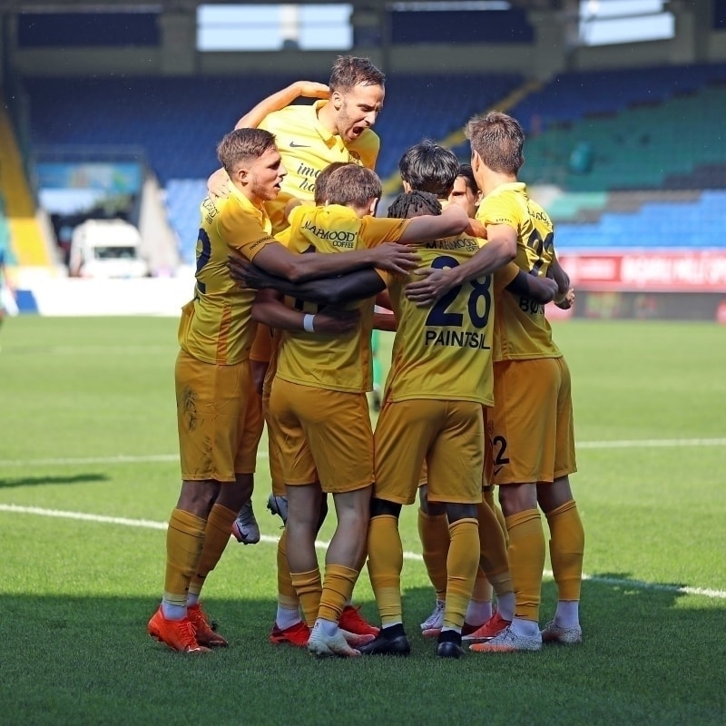 <p>Karlamann ilk yars Ankara ekibinin 3-2 stnl ile sona erdi.</p>