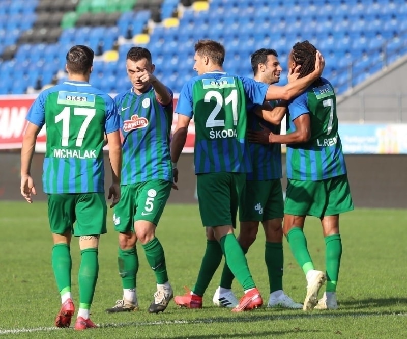 <p>78. dakikada iyi kontrataa kan ev sahibi ekipte Baiano'nun sadan ceza izgisi zerine pasnda Remy'in kontrol edip defanstan syrldktan sonra vuruunda mein yuvarlak filelere gitti: 5-3</p>