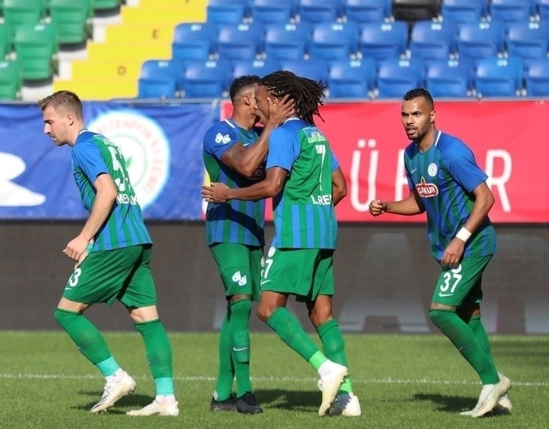 <p>62. dakikada ikinci kez penalt vuruu iin topun bana geen Remy'in vuruunda top filelere gitti: 4-3</p>