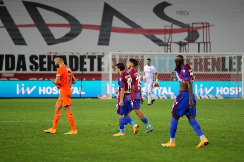 <p>Yerel gazetelerin başlıkları şöyle:</p>