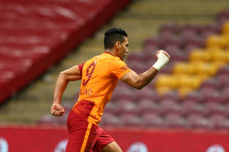 <p>Norveç Milli Takımı'nda döndüğünde yorgunluğa bağlı ağrıları bulunan Elabdellaoui, Aytemiz Alanyaspor maçının 21 kişilik kadrosuna alınmazken, Kasımpaşa mücadelesine ilk 11 başlayan diğer 5 futbolcu yedek kulübesinde görev bekledi.</p>