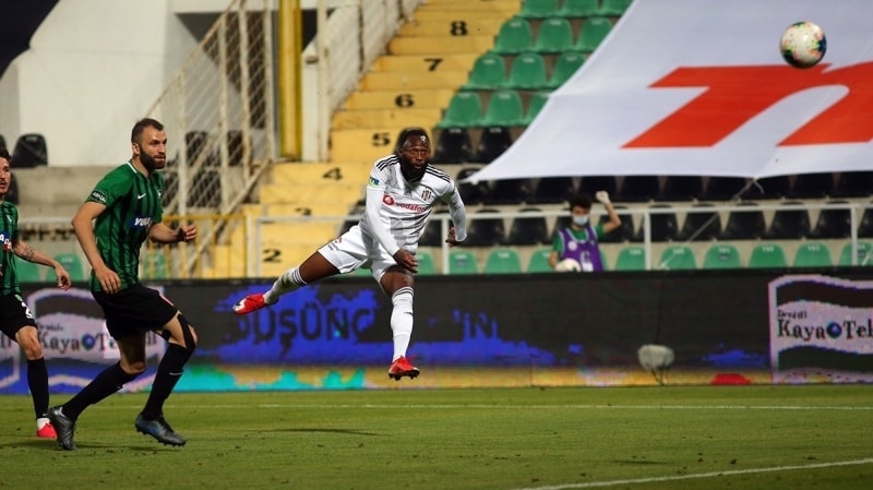 <p><b>EN KÖTÜ OLASILIKLA KİRALANACAK</b></p><p><br></p><p>Beşiktaş Yönetimi'nin daha önce teklif gelen kulüplerle masaya oturacağı belirlendi.</p>