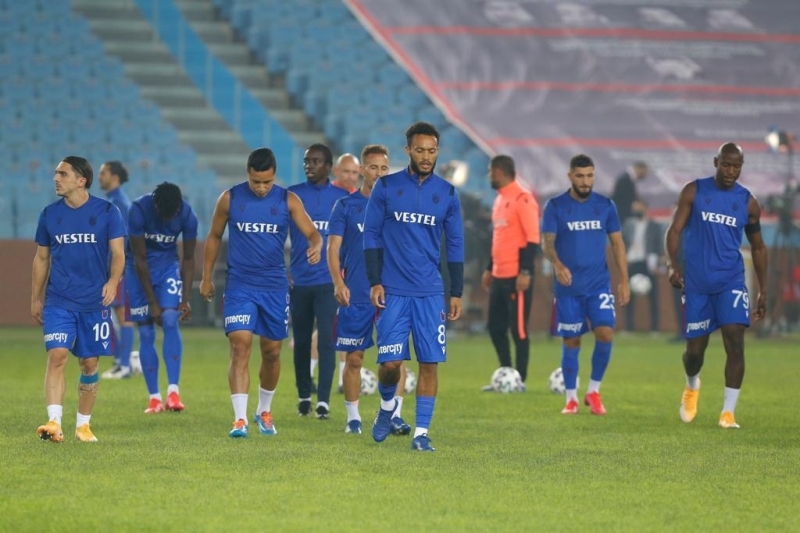 <p>Sper Lig'e istedii balangc yapamayan Trabzonspor, geride kalan blmde 5 puan elde edebildi. Bu srete 1 galibiyet, 2 beraberlik ve 2 malubiyet yaayan bordo-mavililer, haftaya 14. srada girdi.</p>