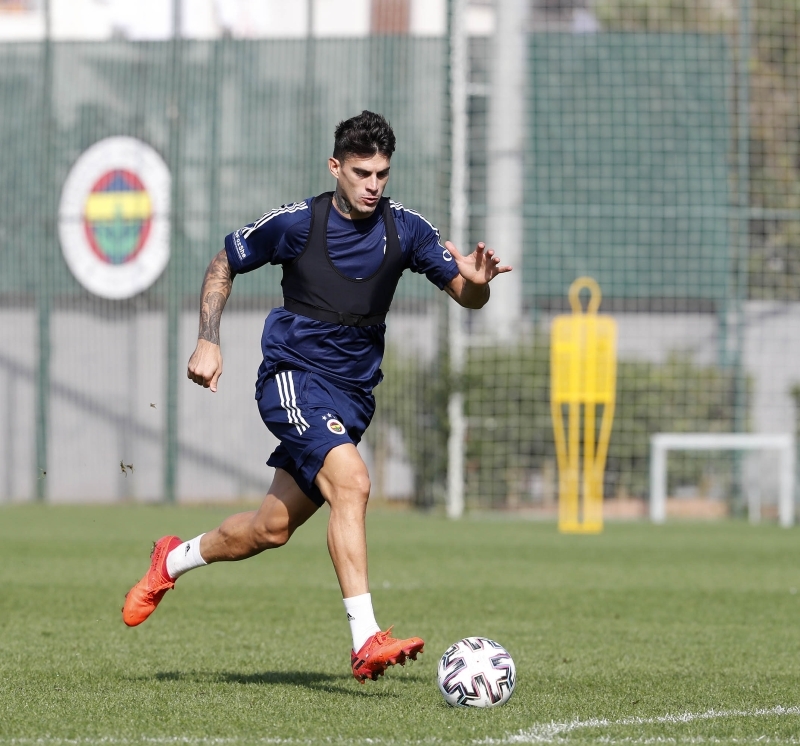 <p>Sar-lacivertlilerde henz hazr olmayan ve zel program dahilinde almalarn srdren Diego Perotti'nin yan sra Fasl oyuncu Nabil Dirar, msabakada forma giyemeyecek.</p>