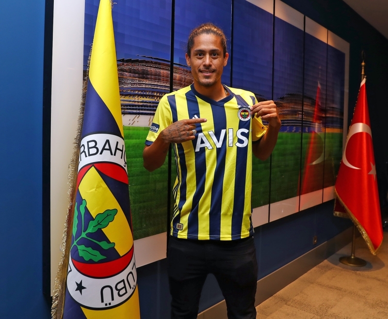 <p>Krmz kart cezasn tamamlayan Lemos ile sakatln atlatan Gkhan, teknik direktr Erol Bulut'un grev vermesi halinde tekrar ilk 11'deki yerlerini alacak.</p>