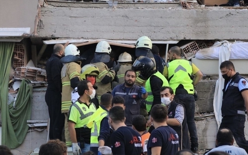 <p>stanbul Valisi Ali Yerlikaya, sosyal medya hesabndan yapt paylamda, 'stanbul'da da hissedilen depremle ilgili olarak herhangi bir olumsuzluk bildirilmemitir. Tm vatandalarmza ve zmir'e gemi olsun.' ifadelerini kulland.</p>