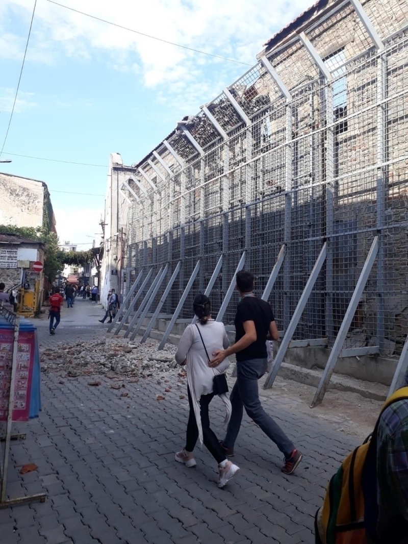 <p>Bakanln Twitter hesabndan, 6,6 byklndeki depremin ardndan yrtlen almalara ilikin bilgi verildi.</p>