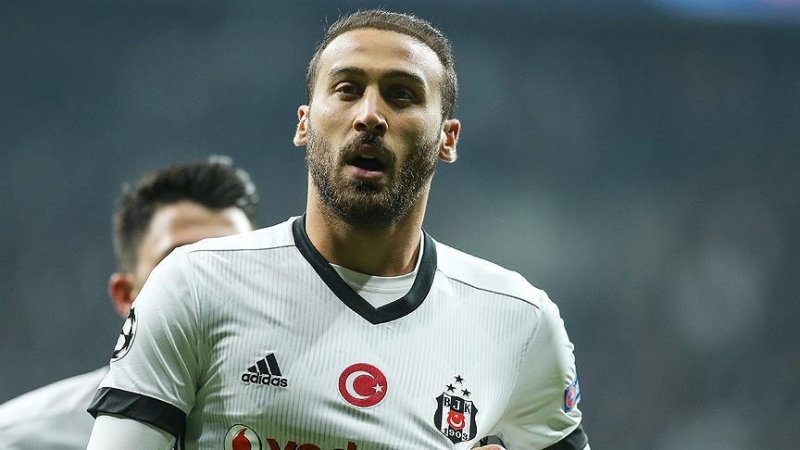 <p>Asıl amacı Cenk Tosun'u elden çıkarmak olan Everton, 2017-18 sezonu devre arasında 22 milyon euro ödeyerek aldığı golcü oyuncuyu yok pahasına da satmak istemiyor. </p>