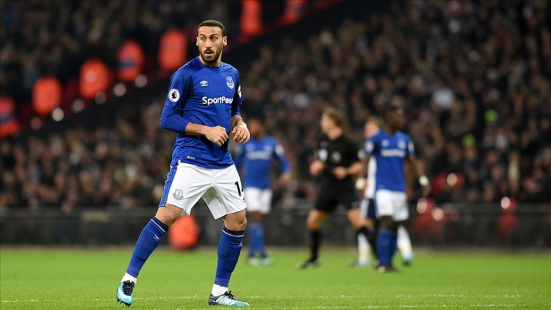 <p>Yeni iddialara göre, Ada temsilcisinin zaman zaman Galatasaray ve Fenerbahçe'ye de önerdiği 29 yaşındaki forvet, Everton yönetimine resti çekti. </p>