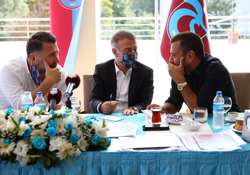 <p>Trabzonspor Y�netim Kurulu’nun listesinde �u teknik direkt�rler bulunuyor:</p>