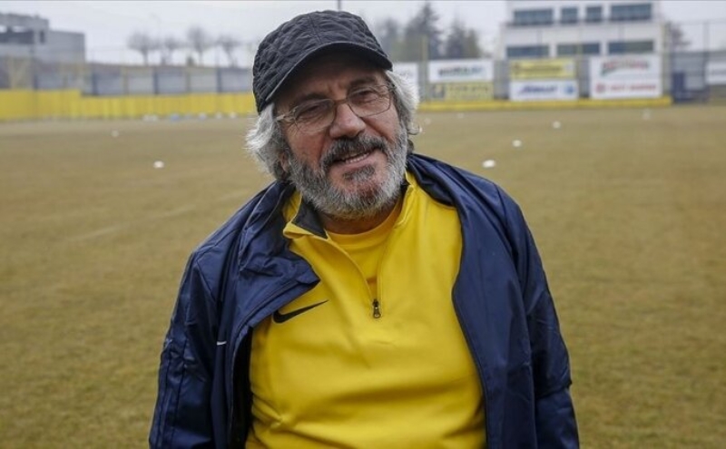 <p>Mustafa Re�it Ak�ay</p>