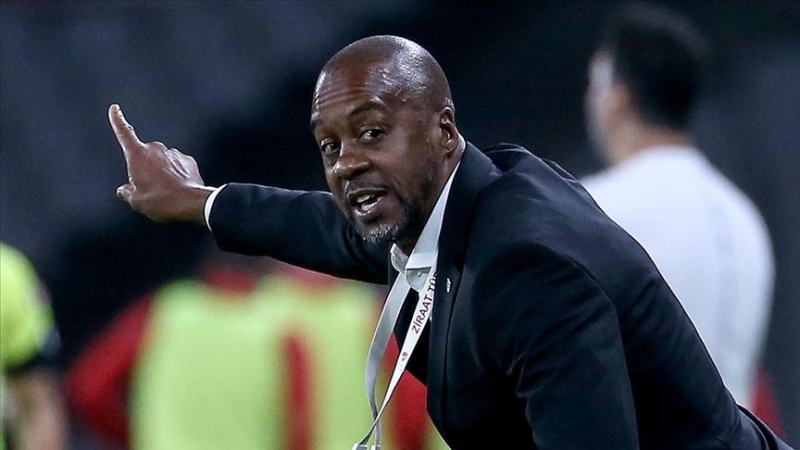 <p>Bordo-mavili kul�b�n, Eddie Newton ayr�l���n� resmi olarak duyurmas�n�n ard�ndan yeni teknik direkt�r�n� a��klamas� bekleniyor.</p>