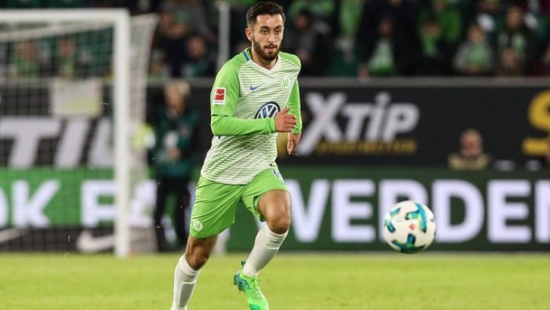<p><b>HEYECANLI BEKLEY...</b><br></p><p><br></p><p>Almanya Bundesliga ekibi Wolfsburg’la 5. sezonunu geiren 28 yandaki 10 numara Yunus Mall, bu sezon sadece 1 kez formasn giydii Yeil-Beyazllar’la kesin olarak yollarn ayrmay planlyor.</p>