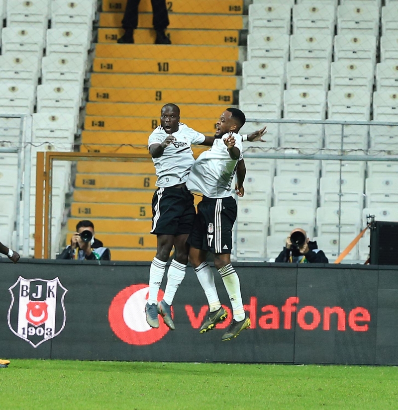 <p>Yeni tip koronavirs test sonucu pozitif kan ve karantina sreci nedeniyle Yukatel Denizlispor kadrosunda bulunmayan Bernard Mensah, bu man kadrosunda yer ald.</p>