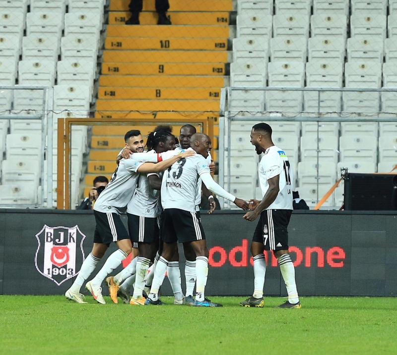 <p>Son olarak getiimiz sezon 6 Mart'ta oynanan Ankaragc manda takmn destekleyebilen siyah-beyazl taraftarlar, tam 240 gn sonra ksmen de olsa tribndeki yerini alabildi.</p>