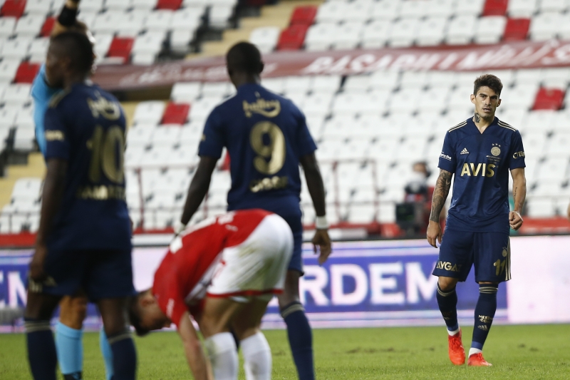 <p>Yıldız futbolcu, skor 1-1’ken Cisse ile birlikte Bulut’un oyuna ilk hamlesi oldu. </p>